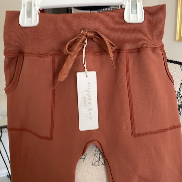 Copper Key Girls Leggings-Size S-(6-7)Color:Argan Oil-Strawstring Waist-Pockets - Picture 2 of 6
